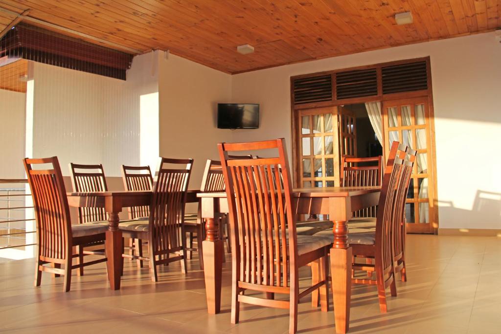 TV a/nebo společenská místnost v ubytování Bluewater Beach Resort