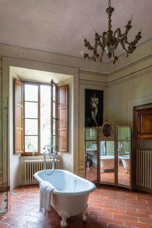 Fotografie z fotogalerie ubytování Borgo Pignano Tuscany v destinaci Pignano