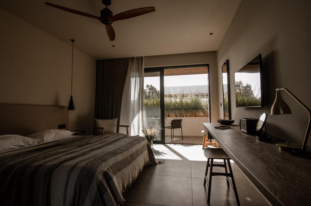 Theros All Suite Hotel - Adults Only - 3