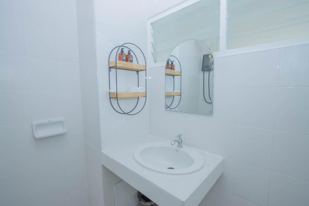 RoomQuest The Peak Patong Hill - Resim 24