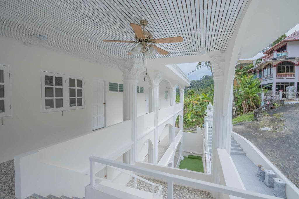 RoomQuest The Peak Patong Hill - Resim 38