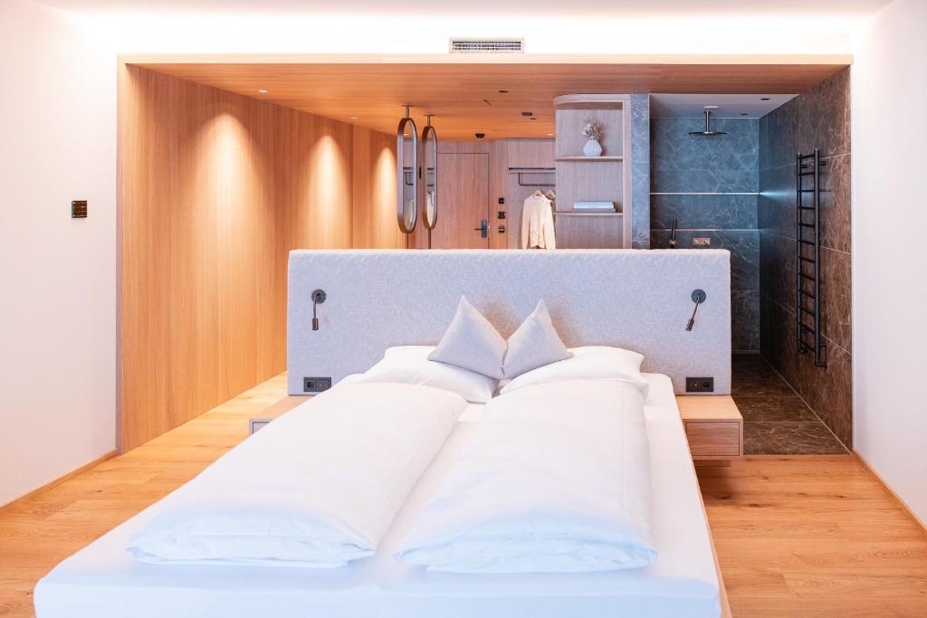 Postel nebo postele na pokoji v ubytování Hotel Nesslerhof