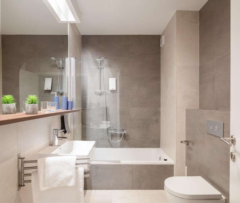 Koupelna v ubytování Villa Jolara With Heated Pool - Deluxe Suite 10
