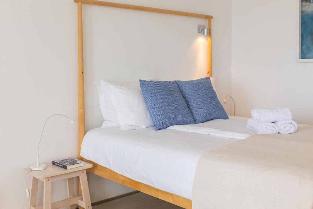 Postel nebo postele na pokoji v ubytování Villa Jolara With Heated Pool - Deluxe Suite 10