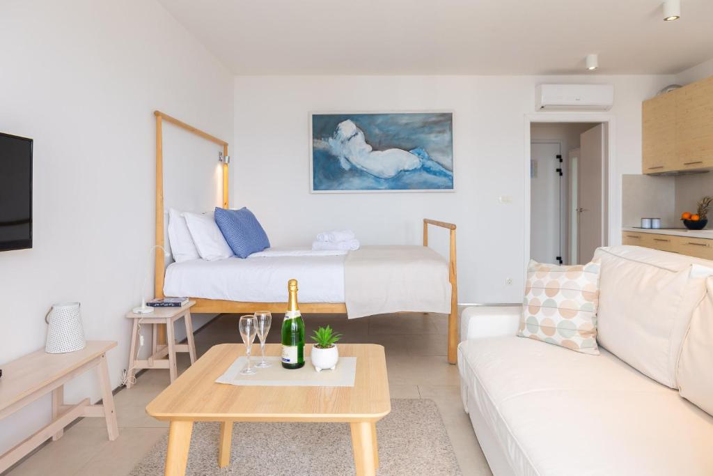 Posezení v ubytování Villa Jolara With Heated Pool - Deluxe Suite 10