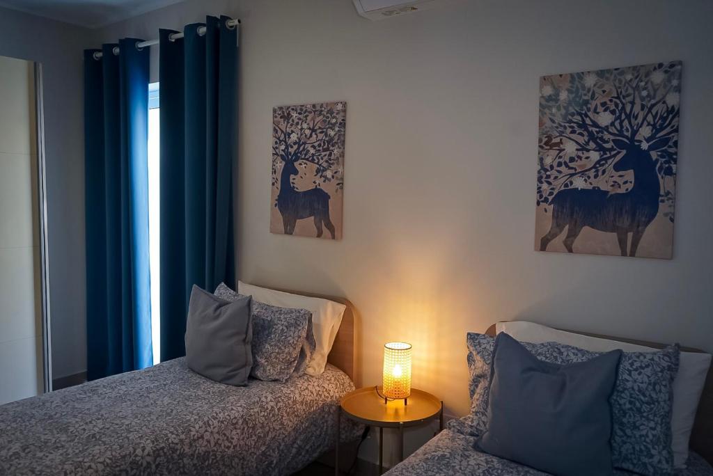 Postel nebo postele na pokoji v ubytování Comfort and Convenience flat 4 dad's court