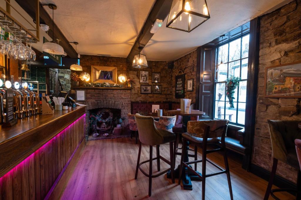 Lounge nebo bar v ubytování Rockingham Arms By Greene King Inns