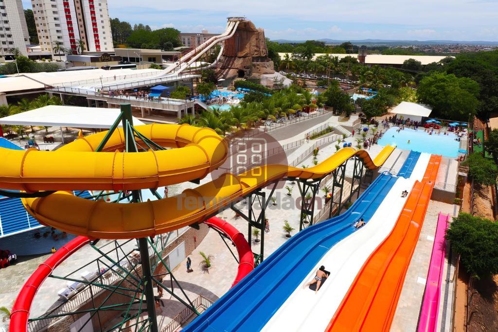 an amusement park with a roller coaster and a water park at Piazza diRoma in Caldas Novas