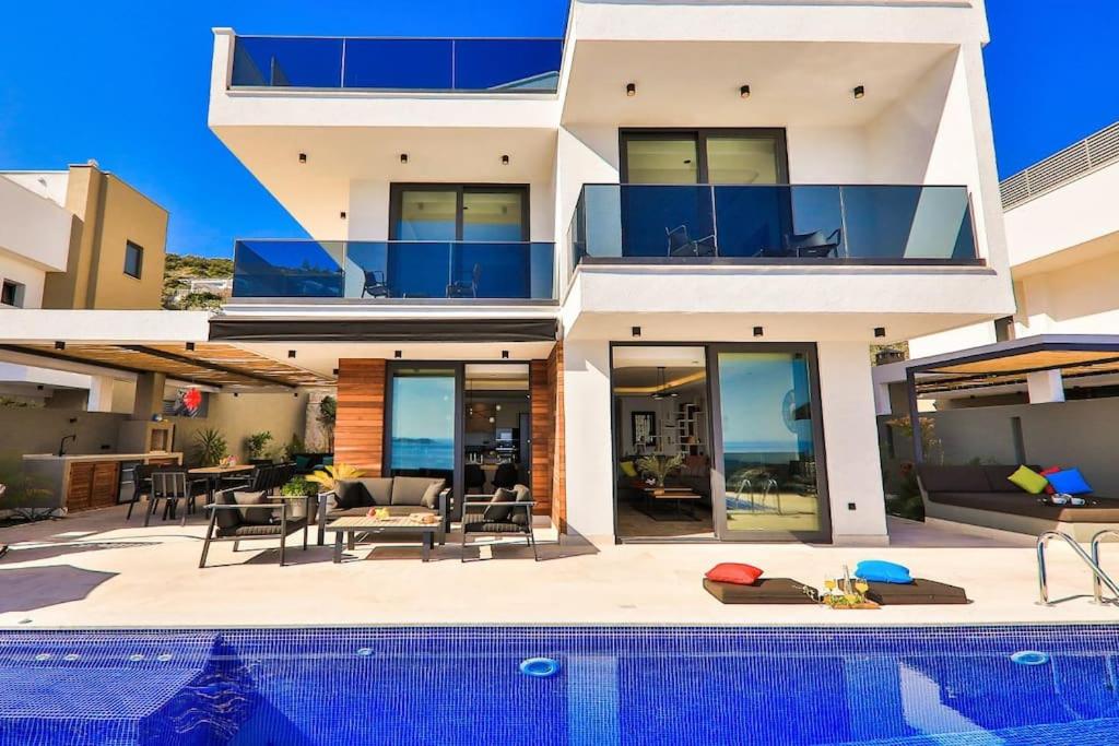Bazén v ubytování Villa Sweet - Kalkan Villa nebo v jeho okolí