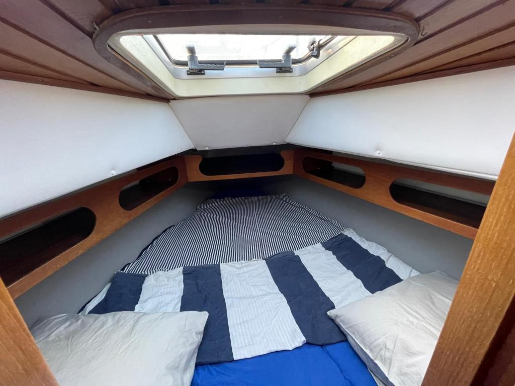 a small bed in the back of a boat at El Velero in Puerto Calero