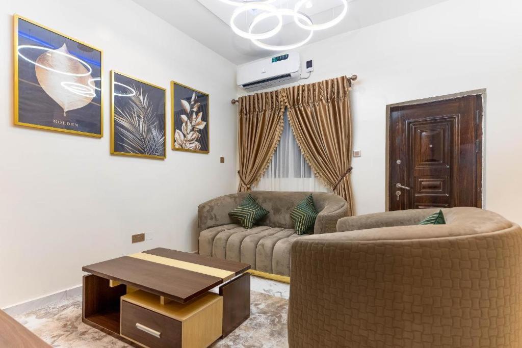 Posezení v ubytování God's Touch Apartments Remi Fani Kayode GRA. Ikeja