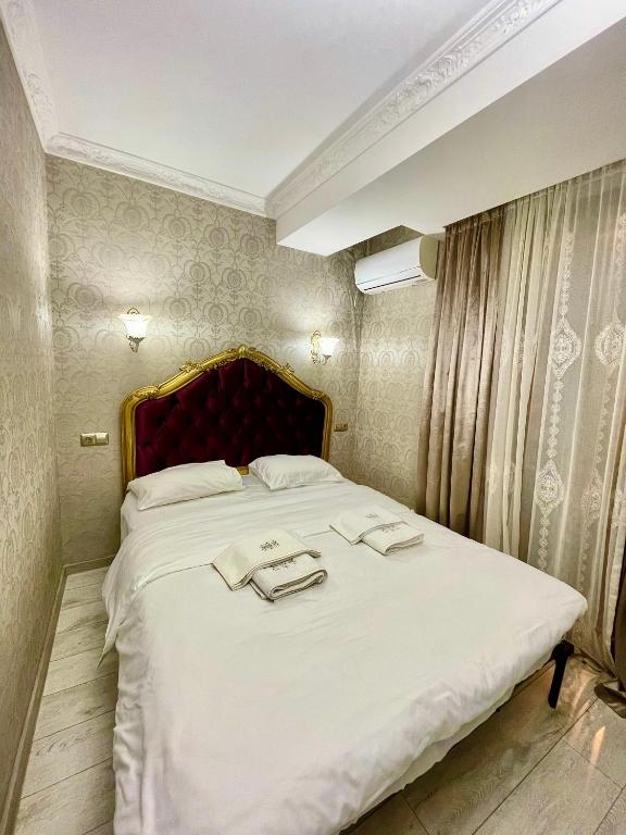 Postel nebo postele na pokoji v ubytování 34 Silver Rooms