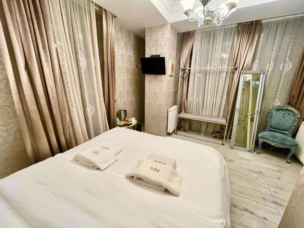 Postel nebo postele na pokoji v ubytování 34 Silver Rooms