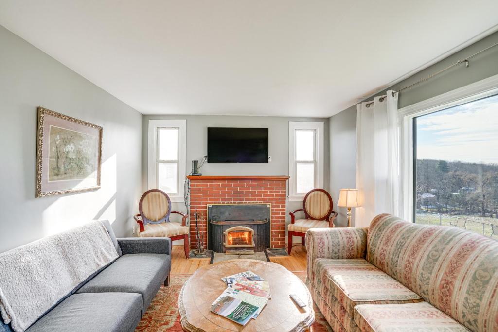 Renovated Chatham Home about Half Mi to Downtown!, Chatham (updated prices 2024)