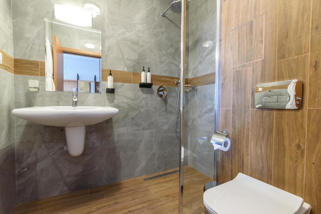 St George Ski & Holiday - Half Board & All Inclusive photo