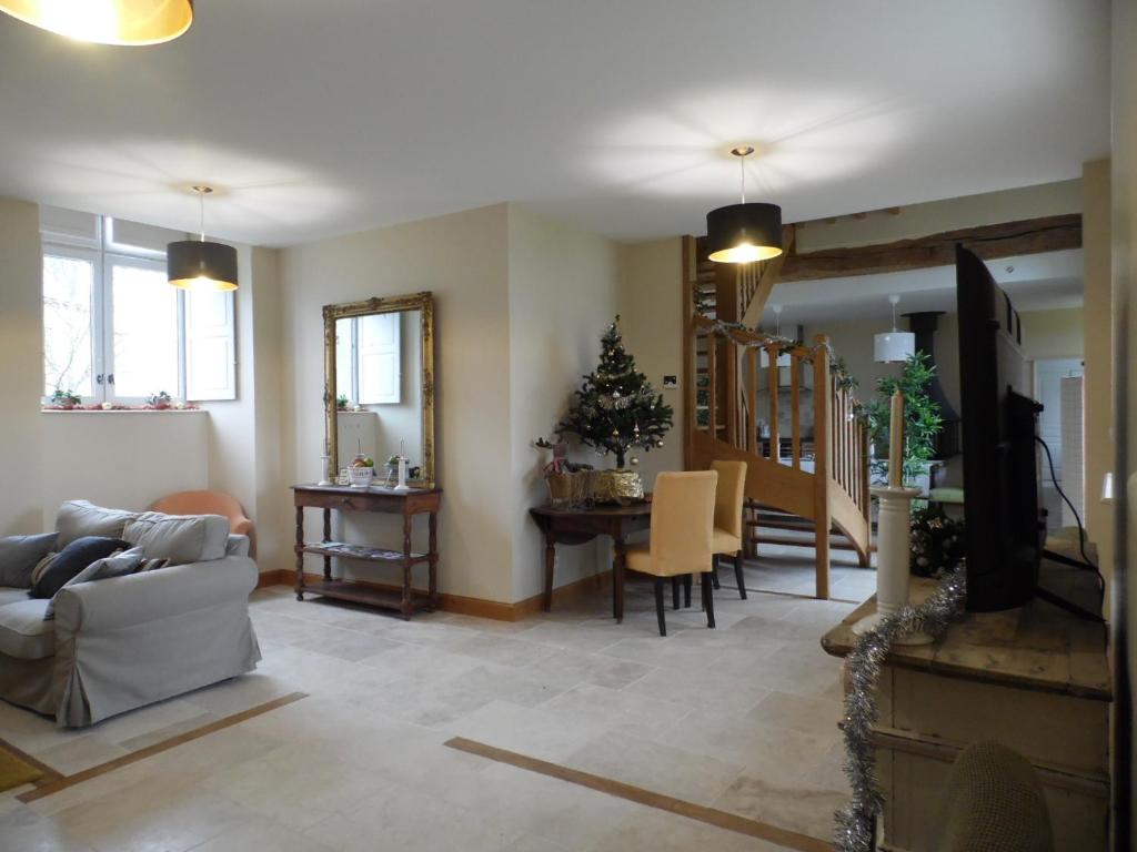Część wypoczynkowa w obiekcie Petit Marigny - Belle maison pour 10 voyageurs