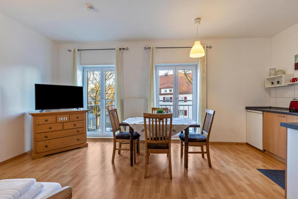 a kitchen and dining room with a table and chairs at Ferienwohnung Rechts in Welden
