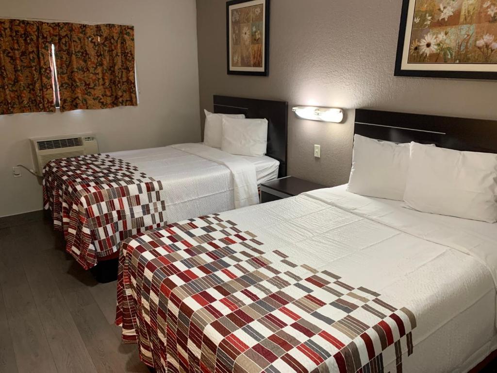 Red Roof Inn Copiague - Luxe Kamer Met Twee Tweepersoonsbedden Niet Roken