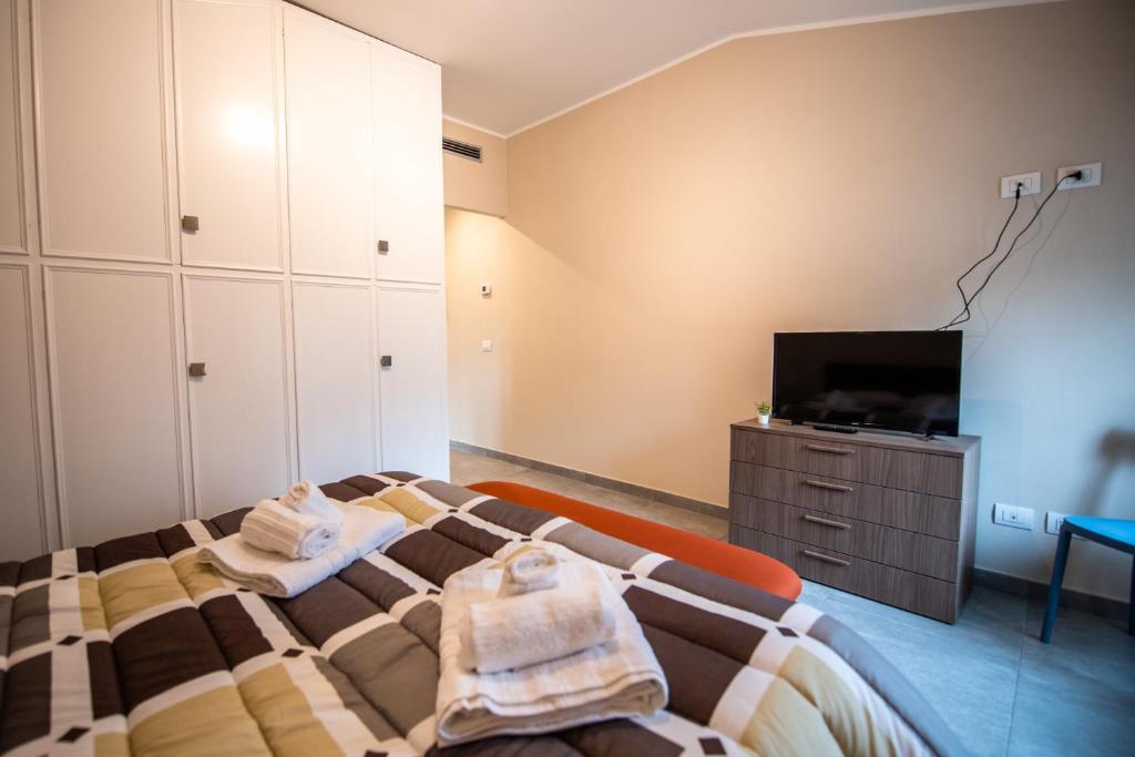 Postel nebo postele na pokoji v ubytování Ospedale a 350m Centro a 900m l Matrimoniali con Bagno Privato l Parcheggio Self Check