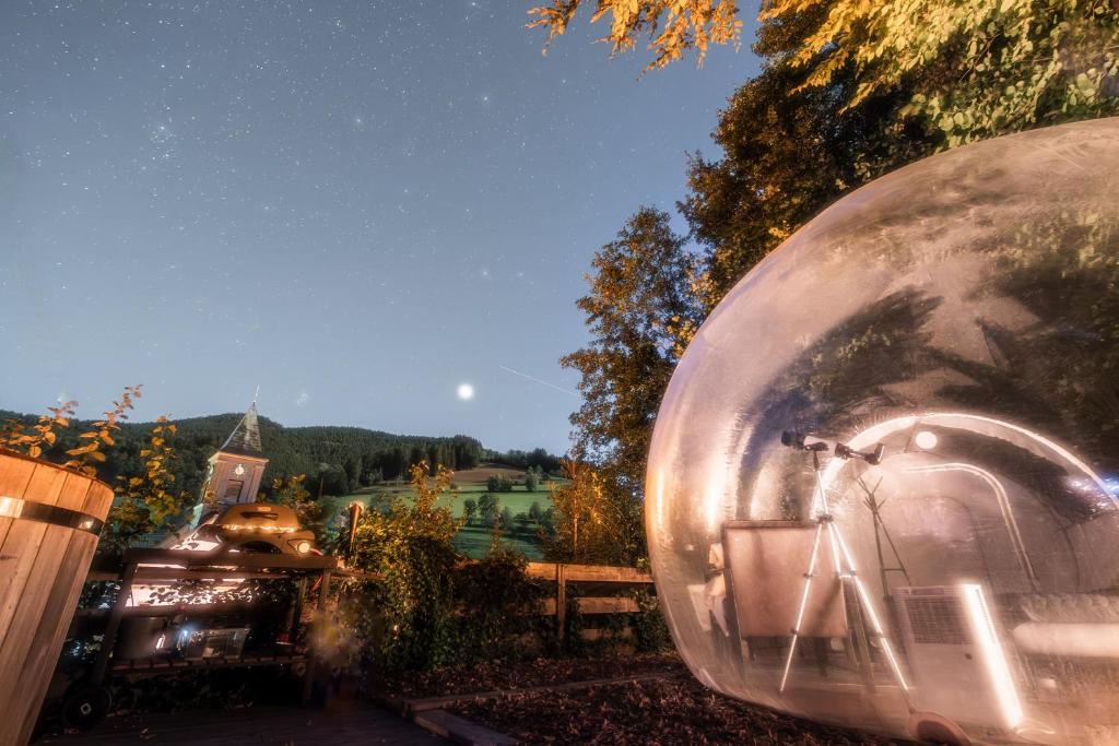 Fotografie z fotogalerie ubytování living TIMELESS- Bubble Tent Elzach- Schlafen unterm Sternenhimmel v destinaci Elzach