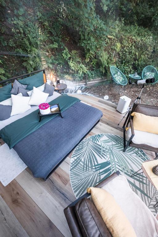 Posezení v ubytování living TIMELESS- Bubble Tent Elzach- Schlafen unterm Sternenhimmel