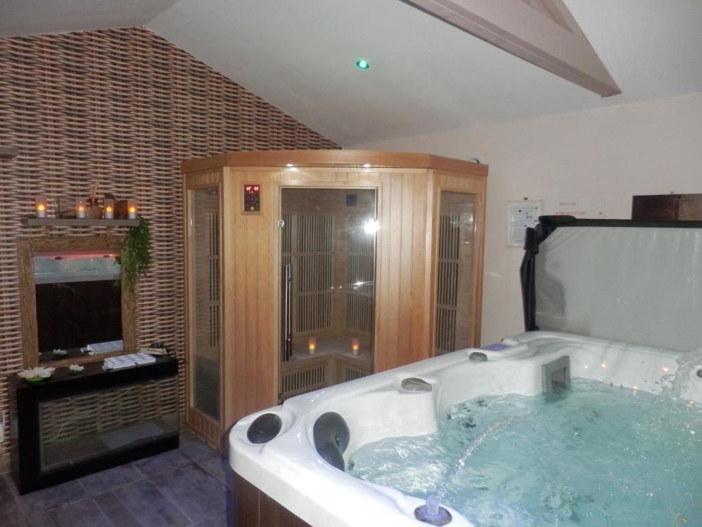 Suite luxe avec sauna et jacuzzi privée, Lambesc – Prezzi aggiornati per il  2024