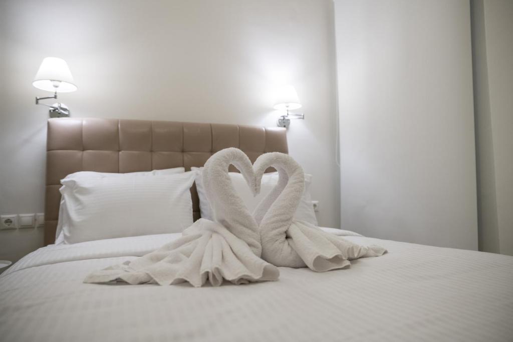 Aegli Suites - Double Double Double Room