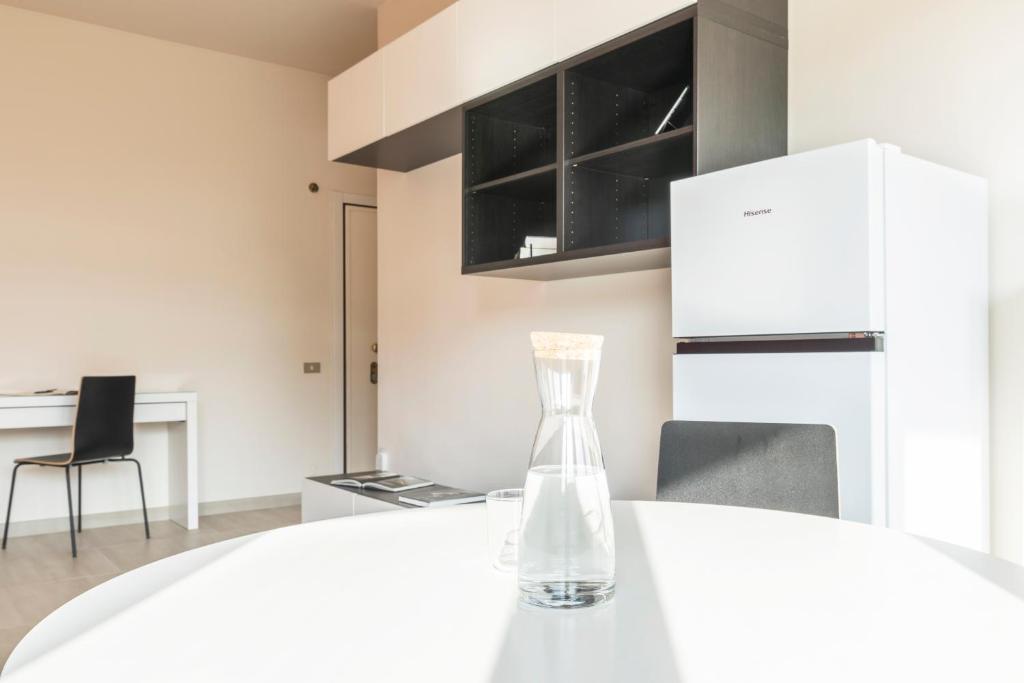 A kitchen or kitchenette at Conchetta Flexyrent - Aircon - WiFi - Navigli
