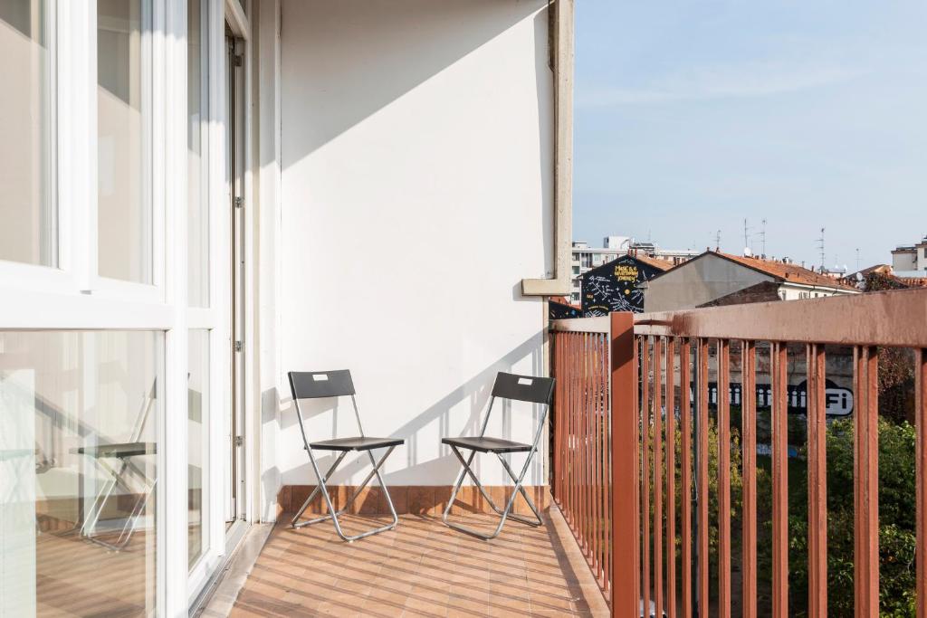 A balcony or terrace at Conchetta Flexyrent - Aircon - WiFi - Navigli