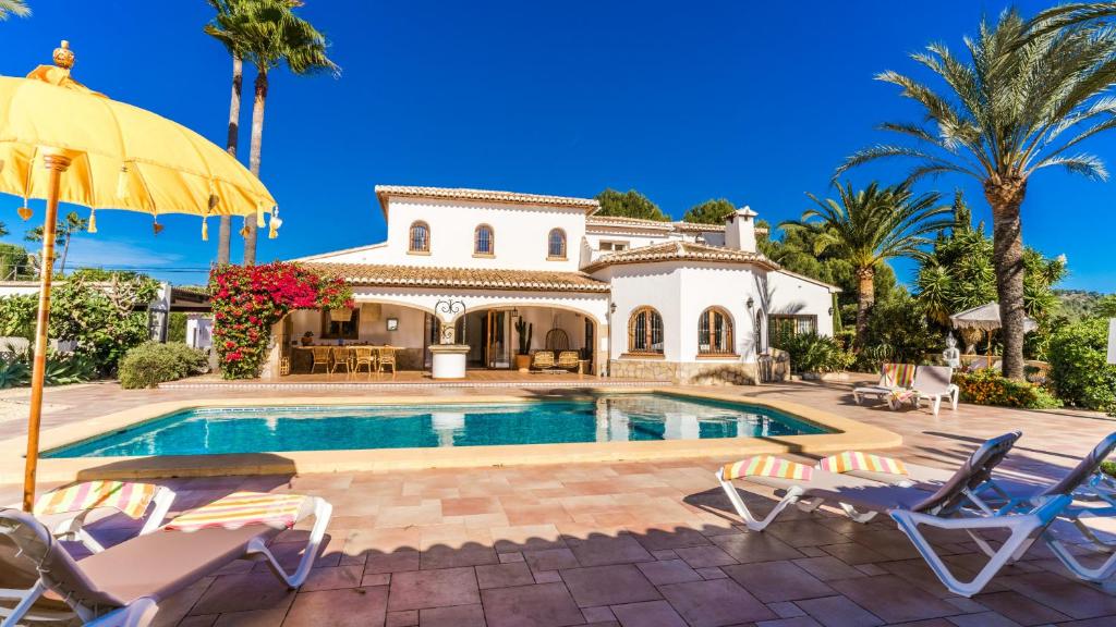 Villa con piscina y casa en Casa Luna, en Jávea