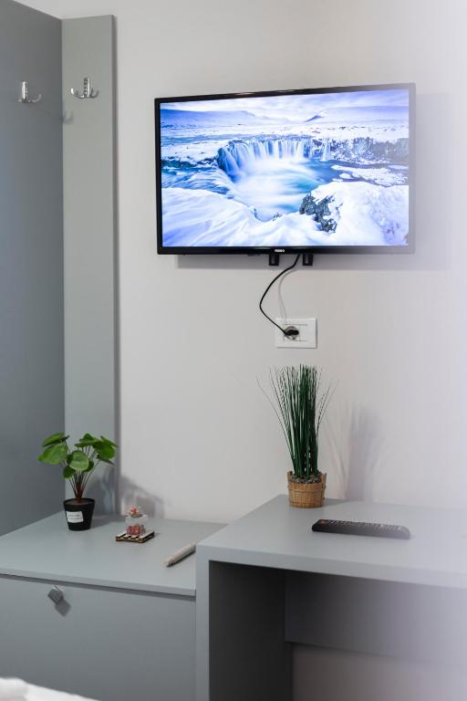 TV a/nebo společenská místnost v ubytování Tier Hotel