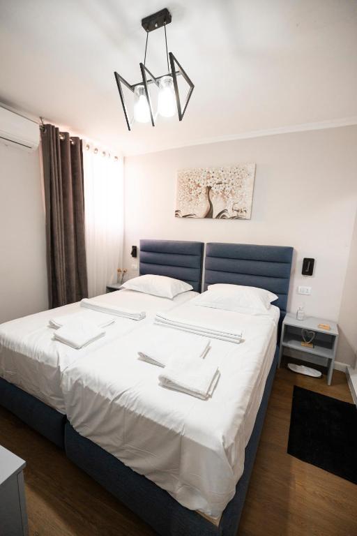 Postel nebo postele na pokoji v ubytování Tier Hotel