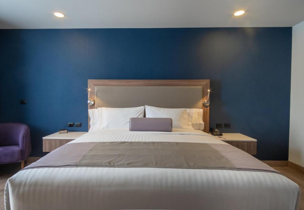 Postel nebo postele na pokoji v ubytování Sheraton Guadalajara Expo