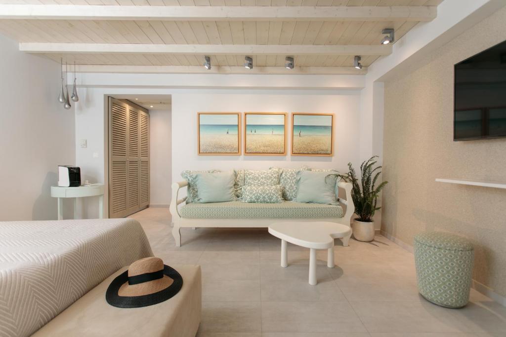 Iria Beach Art Hotel - Habitación Triple