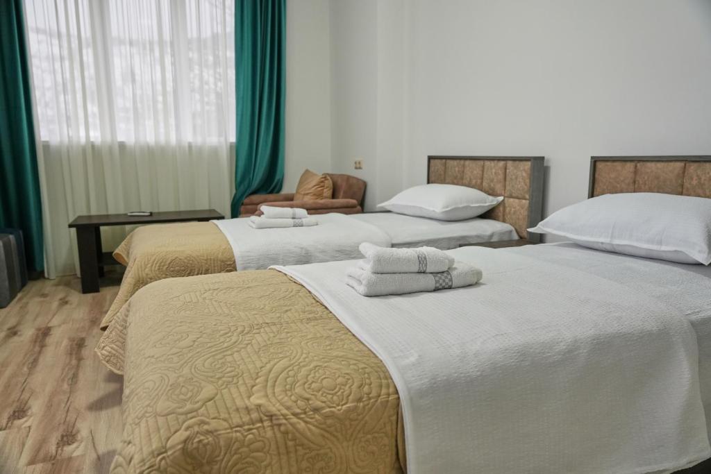 Postel nebo postele na pokoji v ubytování Hotel Lile • სასტუმრო ლილე