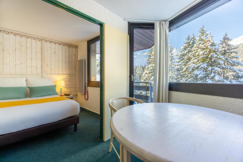Postel nebo postele na pokoji v ubytování Lake Hotel Courchevel 1850