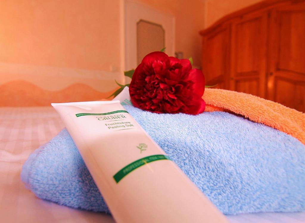 Postel nebo postele na pokoji v ubytování Hotel Weingärtner
