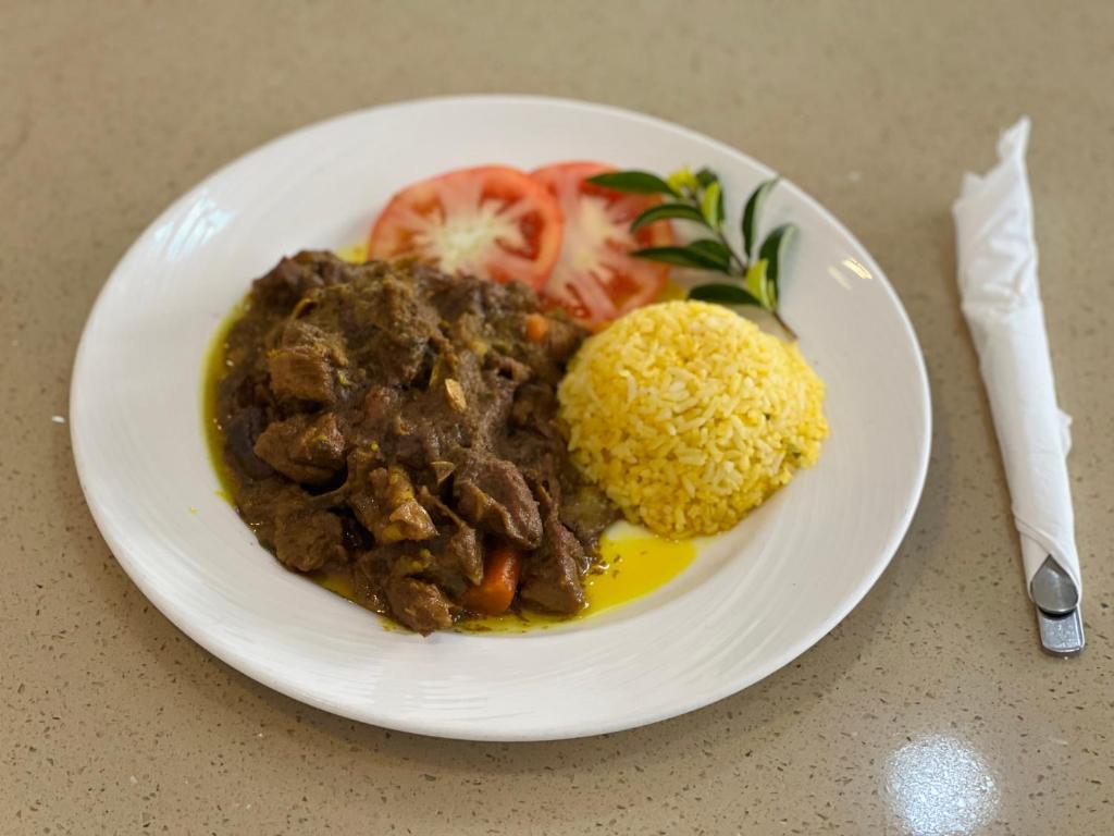 Comida en o cerca de este hotel