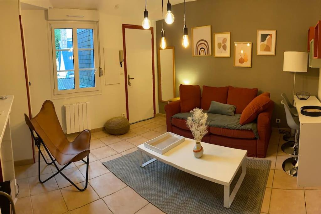 a living room with a couch and a table at Cosy Logis en hyper-centre in Le Mans