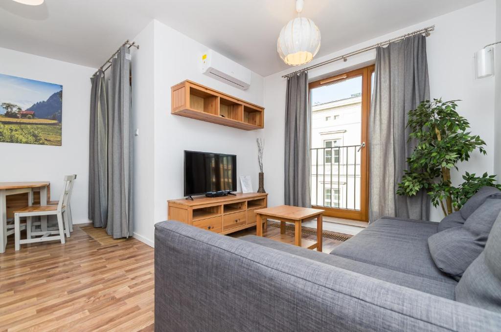 Televízia a/alebo spoločenská miestnosť v ubytovaní Landmark Apartments