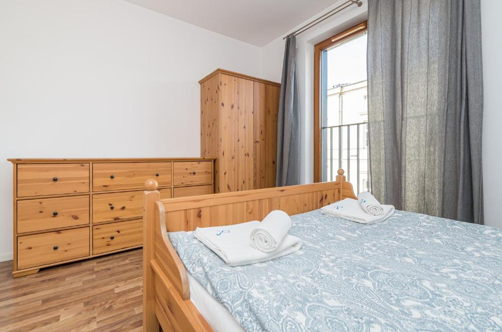 Posteľ alebo postele v izbe v ubytovaní Landmark Apartments