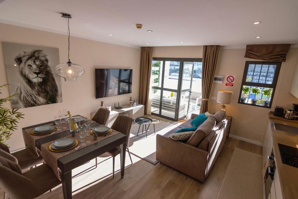 A television and/or entertainment centre at A.M. LUXURY HOME IN PUERTO RICO
