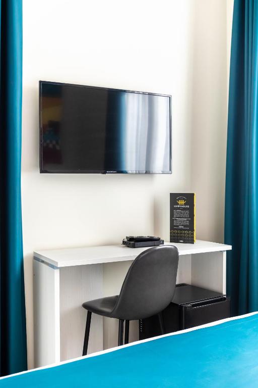 TV a/nebo společenská místnost v ubytování HAPPYROOMS