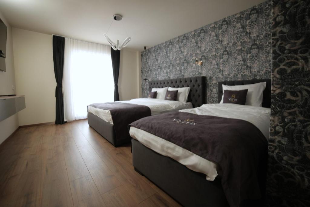 Postel nebo postele na pokoji v ubytování Vetus Hotel