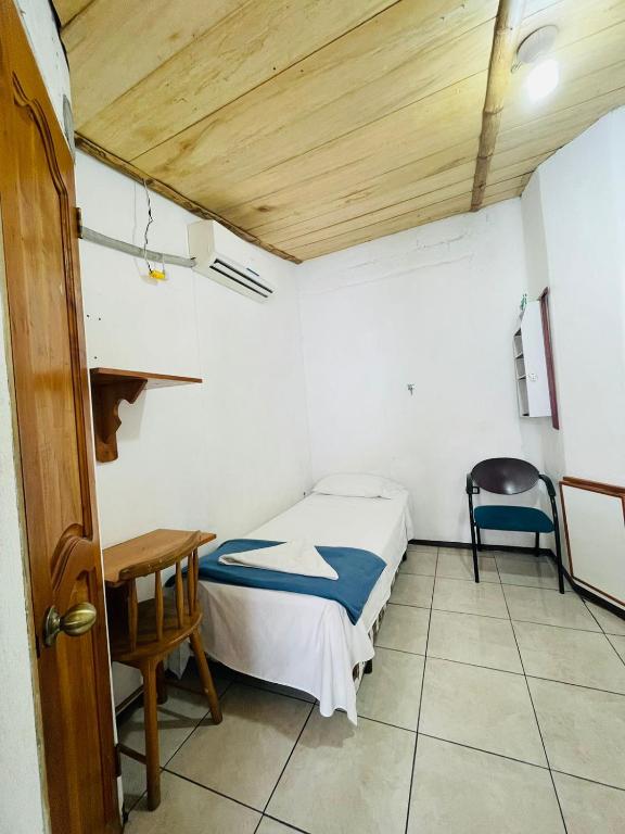 Postel nebo postele na pokoji v ubytování Hostal Darwin
