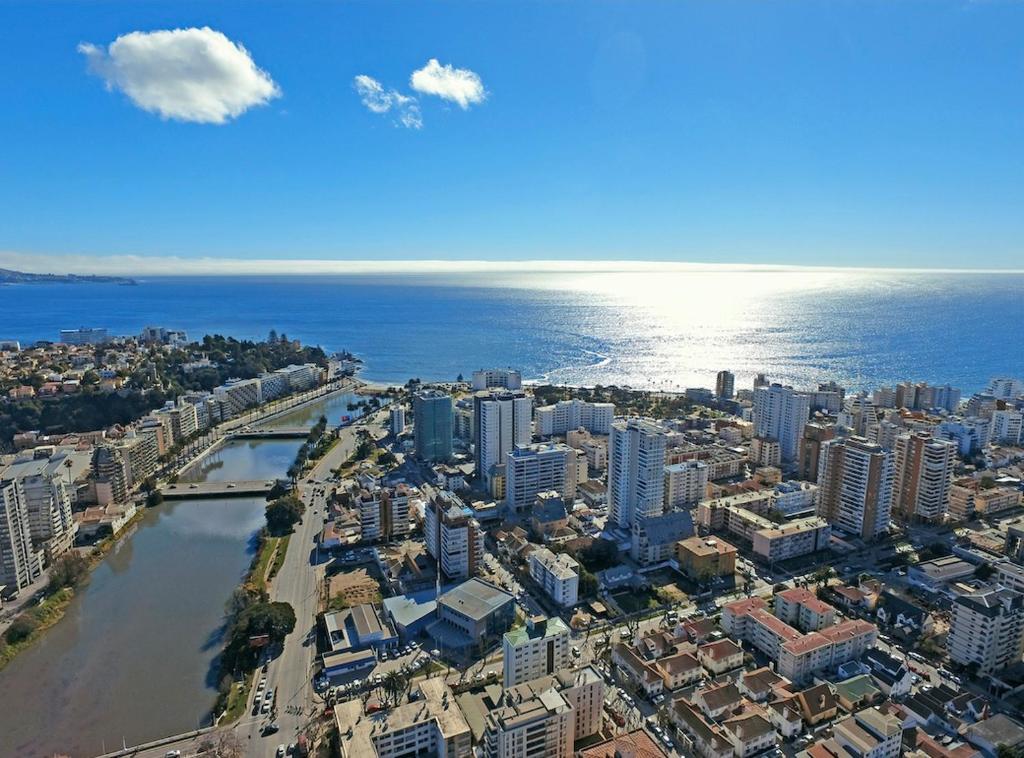 Verano 2024 AltaVista Viña del Mar في فينيا ديل مار: اطلالة جوية على المدينة والمحيط