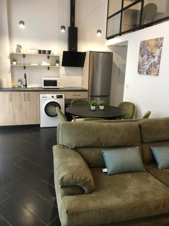 a living room with a couch and a table at Loft 5 Maracena centro in Maracena