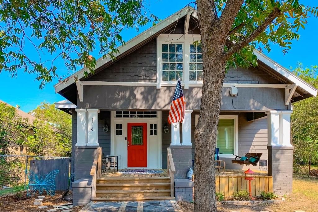 Red Door Cottage, Waco (updated prices 2024)