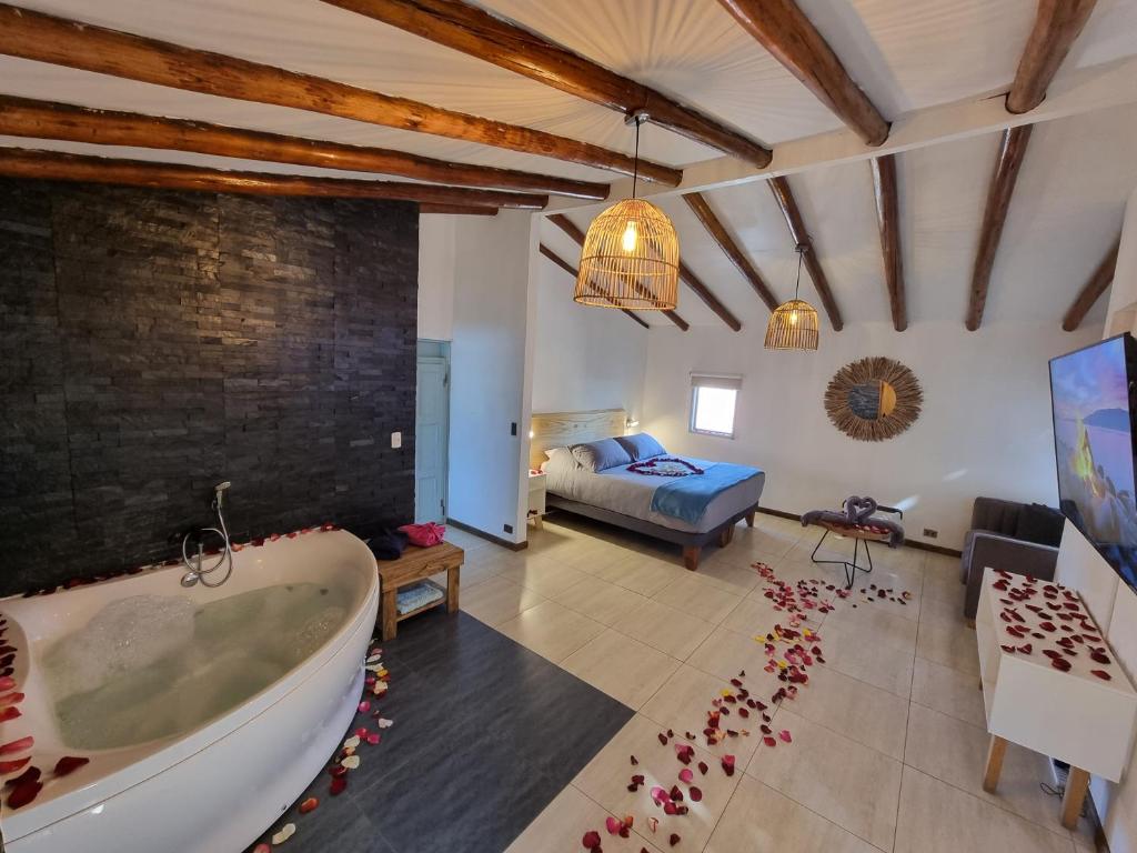Postel nebo postele na pokoji v ubytování Reñaca House B&B