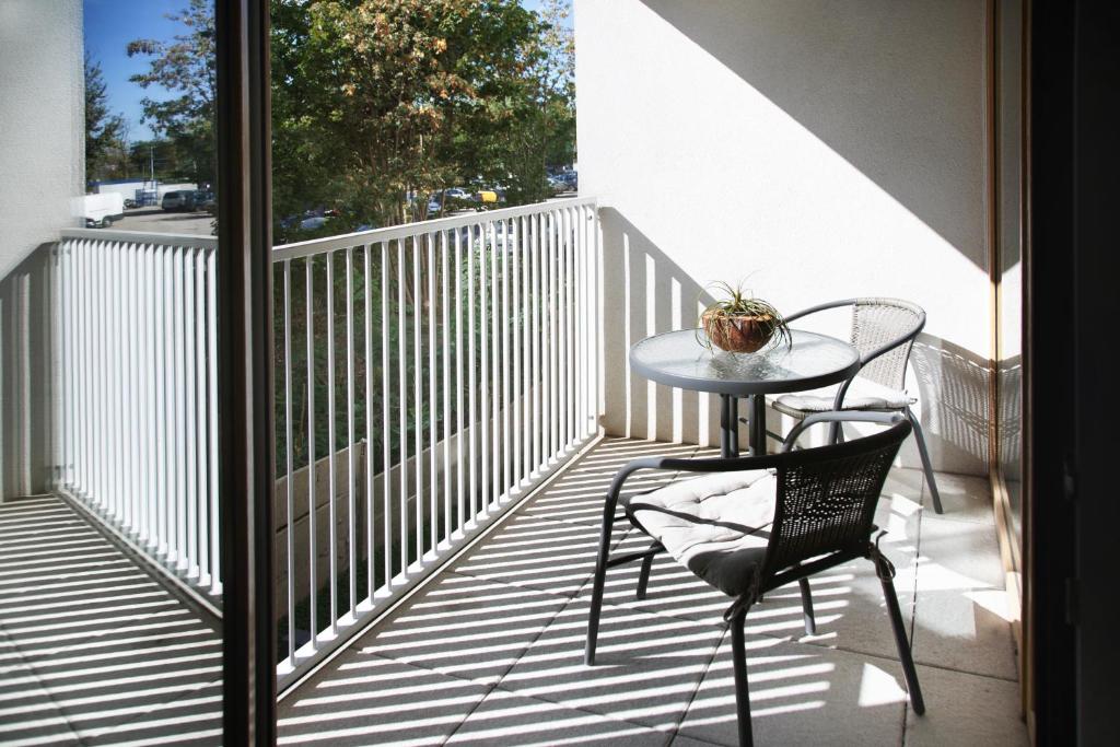 Komfortowy apartament z balkonem i parkingiem - 10